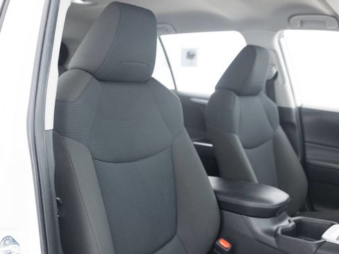 Used 2022 Toyota RAV4 LE FWD image 28