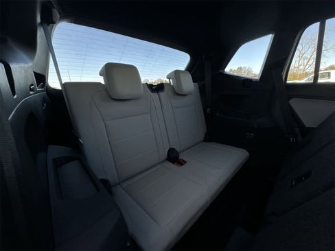 Used 2019 Volkswagen Tiguan SEL R-Line w/ 3rd Row Seat Package image 23