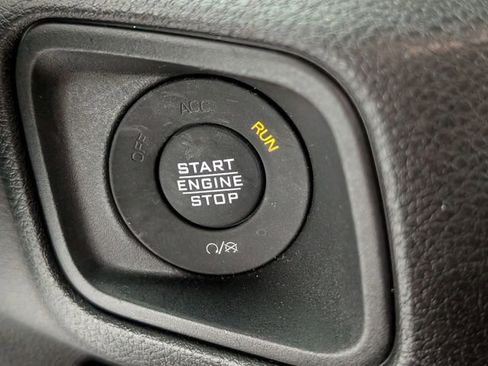 Used 2025 Jeep Wrangler Willys image 22