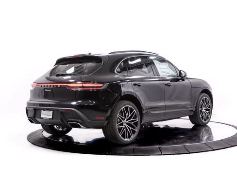 Certified 2026 Porsche Macan AWD/4WD image 7