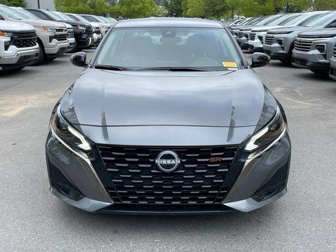 Used 2025 Nissan Altima 2.5 SR FWD image 2