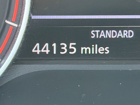 Used 2021 Nissan Rogue SV w/ Premium Package image 25