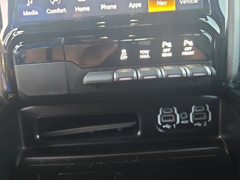 Used 2024 RAM 1500 Laramie image 14