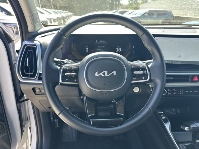 Certified 2025 Kia Sorento EX w/ Panoramic Sunroof Package AWD/4WD image 6