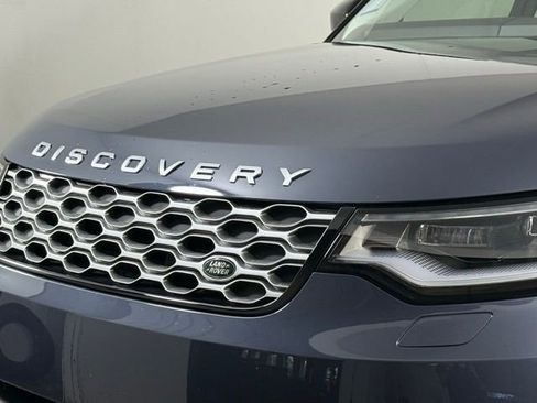 Certified 2025 Land Rover Discovery S image 12