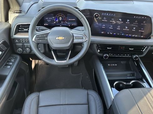 New 2026 Chevrolet Suburban High Country RWD image 13