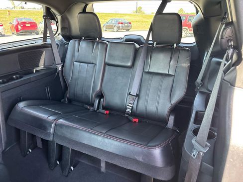 Used 2017 Dodge Grand Caravan GT image 23