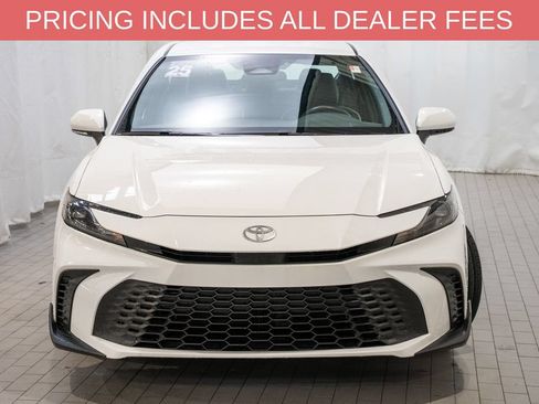 Used 2025 Toyota Camry SE FWD image 2