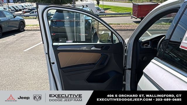 Used 2023 Volkswagen Tiguan SE AWD/4WD image 8