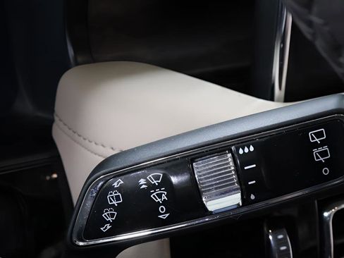 Used 2023 Lincoln Nautilus Reserve image 19