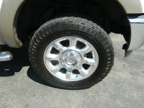 Used 2011 Ford F250 Lariat w/ Lariat Interior Pkg image 2