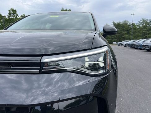 New 2026 Volkswagen Taos SE FWD image 9