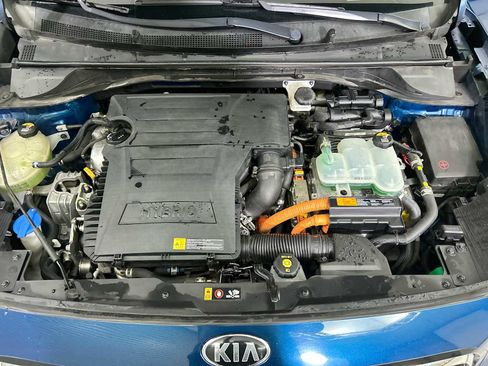 Used 2017 Kia Niro Touring w/ Advanced Technology Package image 18