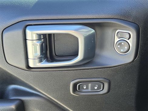 Used 2021 Jeep Gladiator Sport image 18