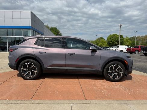 Used 2025 Chevrolet Equinox EV LT image 7