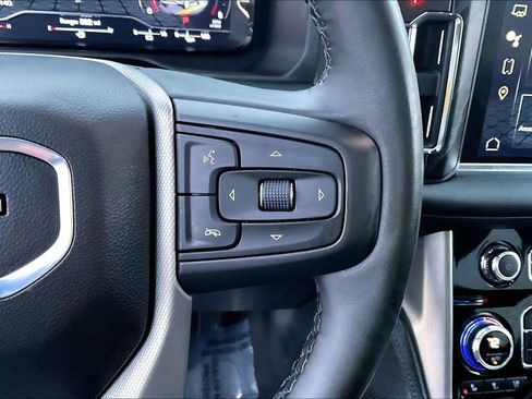 Used 2024 GMC Yukon XL Denali image 17