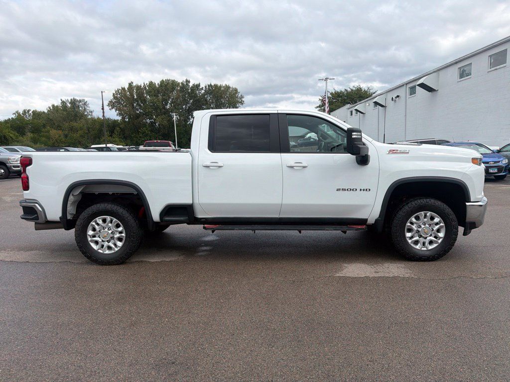 Used 2021 Chevrolet Silverado 2500 LT w/ Z71 Off-Road Package AWD/4WD image 2
