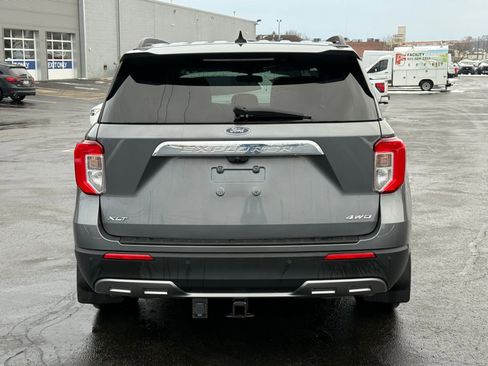 Used 2022 Ford Explorer XLT w/ Equipment Group 202A image 4