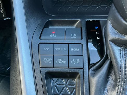 Used 2025 Toyota RAV4 XLE image 21