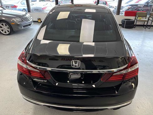 Used 2016 Honda Accord LX image 10