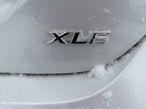 Used 2022 Toyota Camry XLE image 10