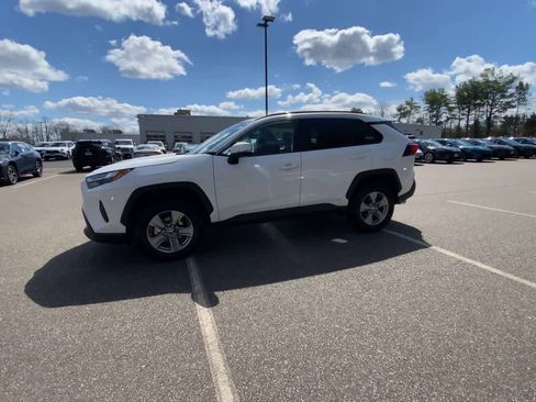 Used 2025 Toyota RAV4 XLE image 9