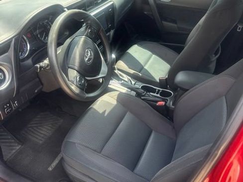 Used 2017 Toyota Corolla LE FWD image 3