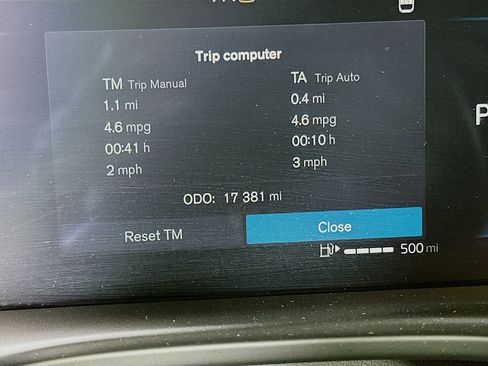 Used 2025 Volvo XC40 B5 Core image 19