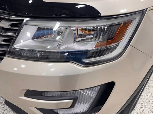 Used 2017 Ford Explorer XLT w/ Equipment Group 202A image 9