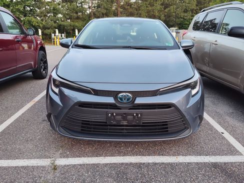 Used 2023 Toyota Corolla LE w/ LE Convenience Package FWD image 2