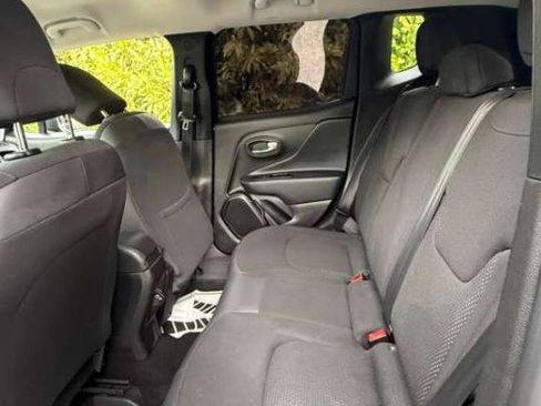Used 2020 Jeep Renegade Altitude AWD/4WD image 4