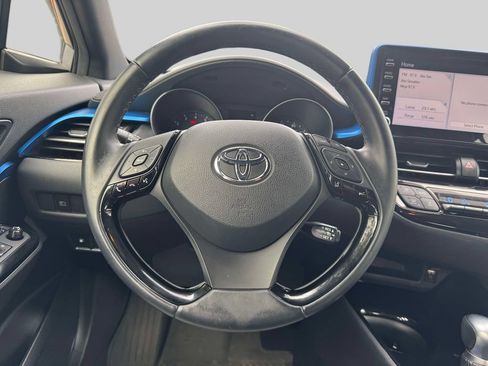 Used 2019 Toyota C-HR XLE FWD image 12