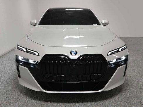 Used 2023 BMW 740i RWD image 2