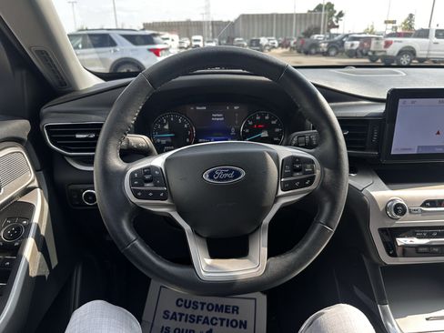 Certified 2024 Ford Explorer XLT w/ Equipment Group 202A AWD/4WD image 9