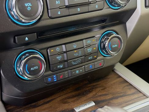 Used 2018 Ford F150 Lariat image 19