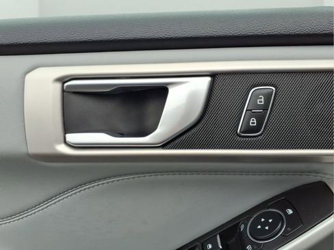 Used 2023 Ford Explorer XLT w/ Equipment Group 202A image 15