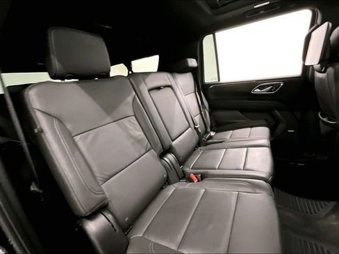 Used 2024 Chevrolet Suburban Z71 image 24