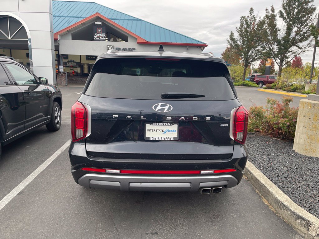 Used 2024 Hyundai Palisade Limited AWD/4WD image 3