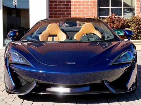 Used 2019 McLaren 570S Spider image 2