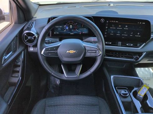 Used 2026 Chevrolet Equinox LT FWD image 17