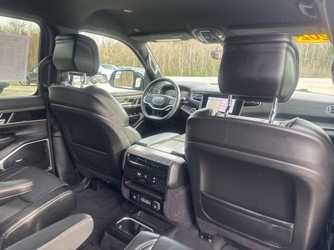 Used 2024 Jeep Wagoneer Series II AWD/4WD image 36