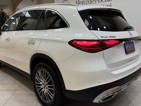 Certified 2025 Mercedes-Benz GLC 300 image 3