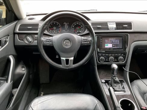 Used 2014 Volkswagen Passat 1.8T SEL Premium image 6
