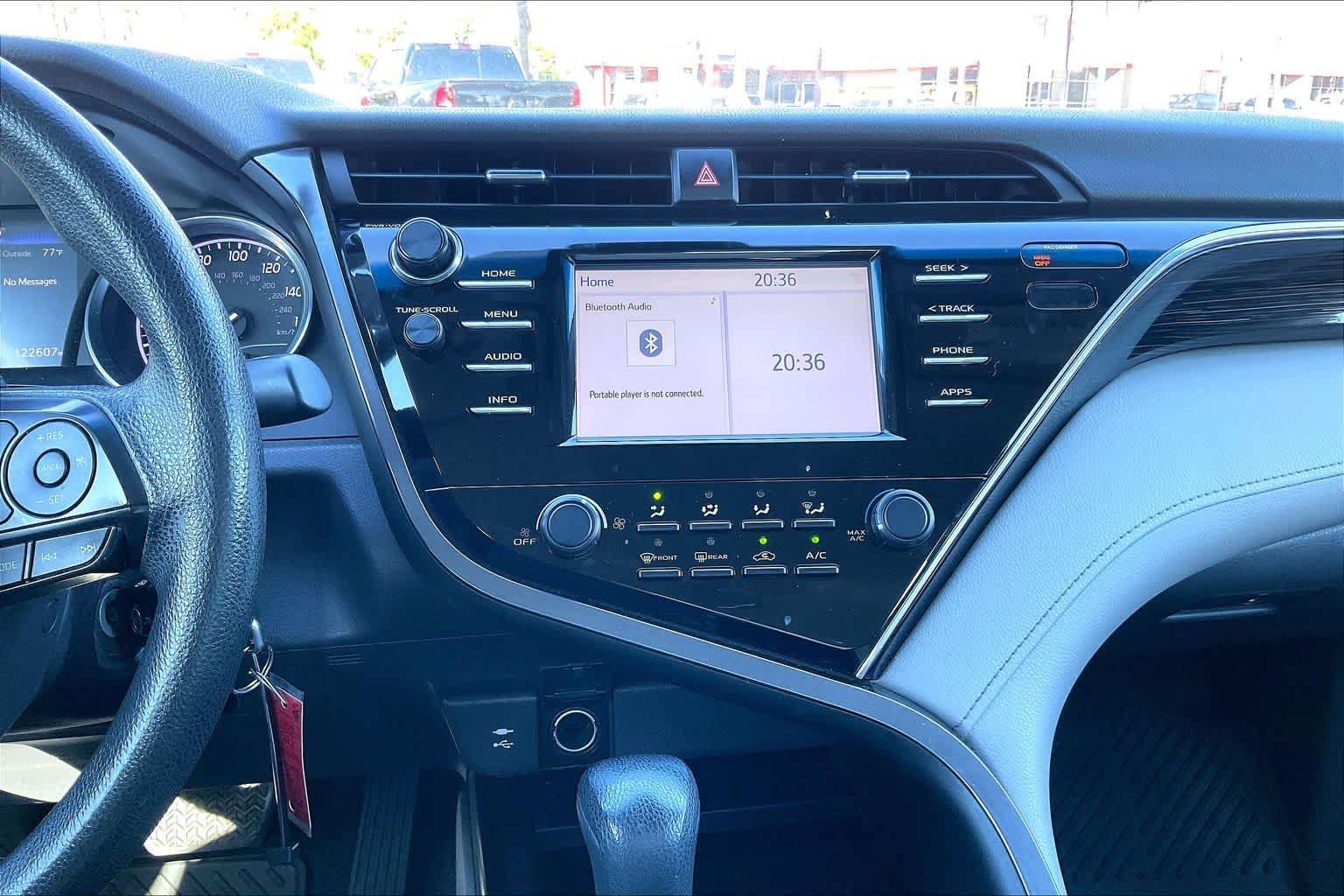 Used 2018 Toyota Camry LE FWD image 29