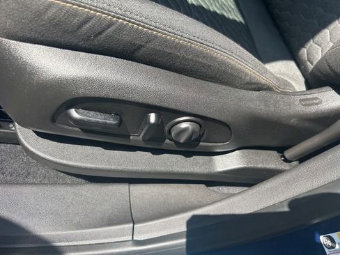 Used 2020 Chevrolet Equinox LT image 9