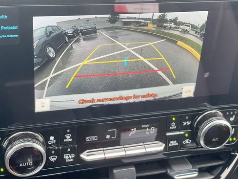 Used 2026 Toyota Highlander Limited AWD/4WD image 6
