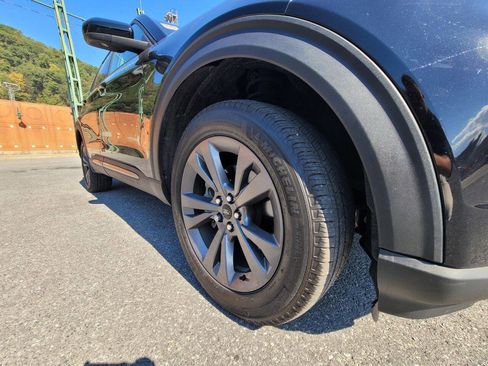 Used 2023 Ford Explorer XLT w/ Equipment Group 202A image 10