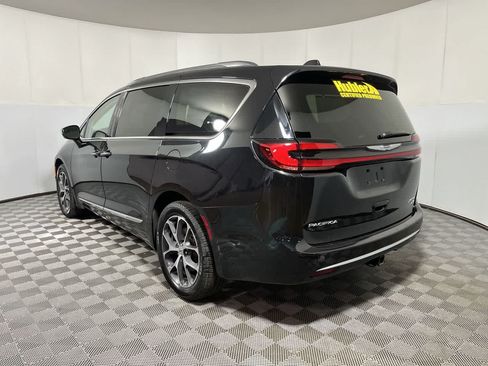 Used 2021 Chrysler Pacifica Limited w/ Uconnect Theater Family Group AWD/4WD image 6