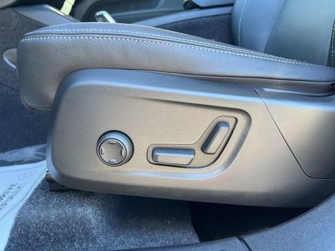 Certified 2025 Volvo XC40 B5 Plus image 28