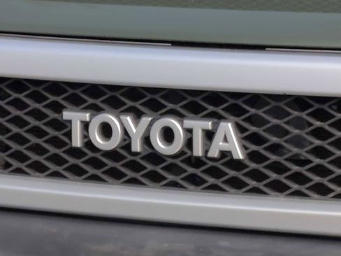 Used 2012 Toyota FJ Cruiser 4WD w/ Upgrade Pkg image 12